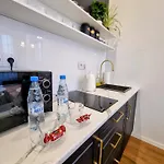 Bialy Kruk Vis-a-vis Jasnej Gory Apartment *