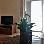 Bialy Kruk Vis-a-vis Jasnej Gory Apartment