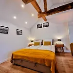 Bialy Kruk Vis-a-vis Jasnej Gory Apartment