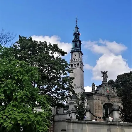 Bialy Kruk Vis-a-vis Jasnej Gory شقة