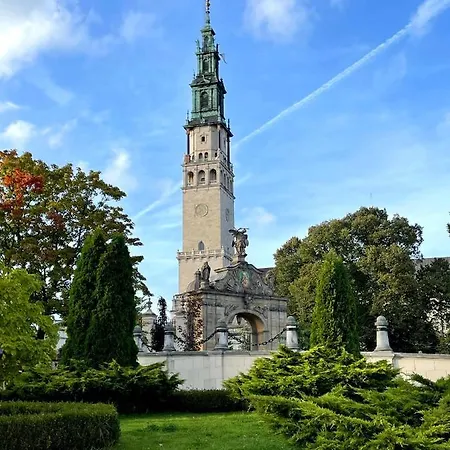 Bialy Kruk Vis-a-vis Jasnej Gory *