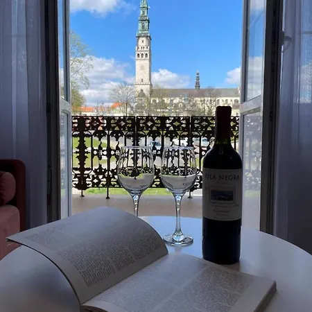 Bialy Kruk Vis-a-vis Jasnej Gory شقة