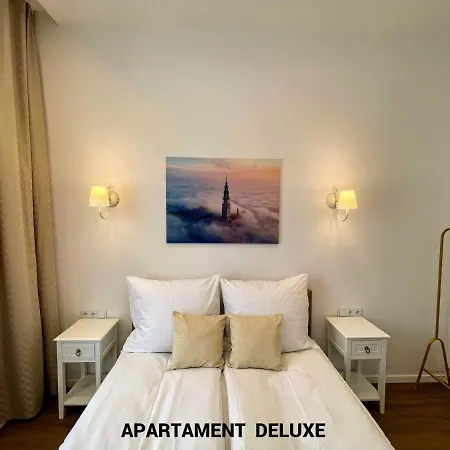 Bialy Kruk Vis-a-vis Jasnej Gory