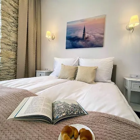 Bialy Kruk Vis-a-vis Jasnej Gory Apartmán *