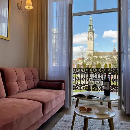 Bialy Kruk Vis-a-vis Jasnej Gory