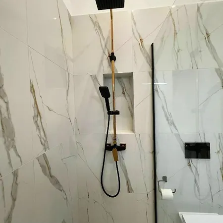 Bialy Kruk Vis-a-vis Jasnej Gory *