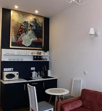 Bialy Kruk Vis-a-vis Jasnej Gory