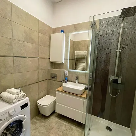 Bialy Kruk Vis-a-vis Jasnej Gory Apartment *