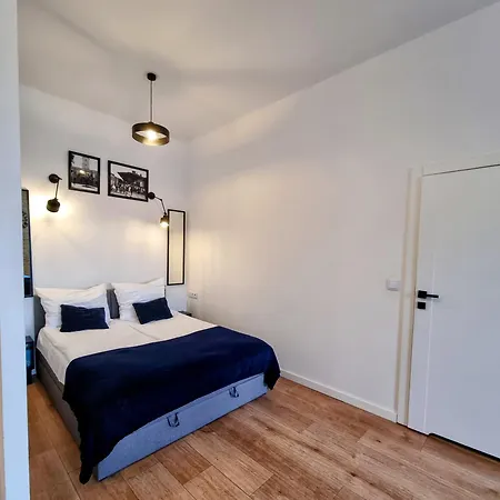 Bialy Kruk Vis-a-vis Jasnej Gory *