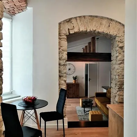 Bialy Kruk Vis-a-vis Jasnej Gory * تشينستوخوفا