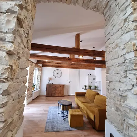 Bialy Kruk Vis-a-vis Jasnej Gory *