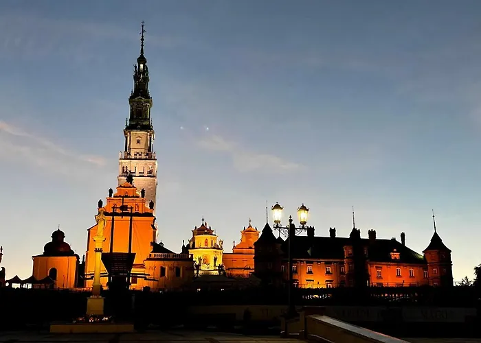 Bialy Kruk Vis-a-vis Jasnej Gory *