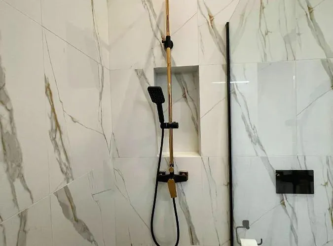 Bialy Kruk Vis-a-vis Jasnej Gory *