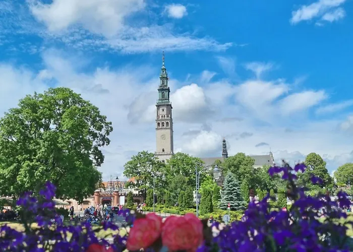 Bialy Kruk Vis-a-vis Jasnej Gory Czestochowa