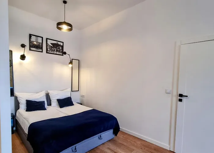 Bialy Kruk Vis-a-vis Jasnej Gory *