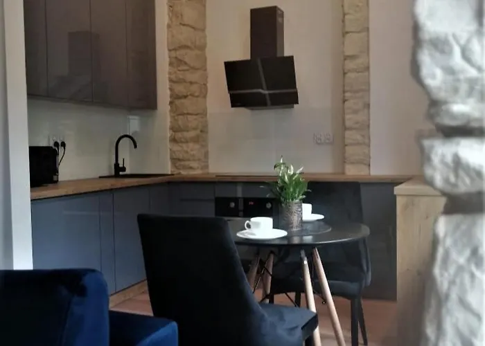 Bialy Kruk Vis-a-vis Jasnej Gory * Czestochowa