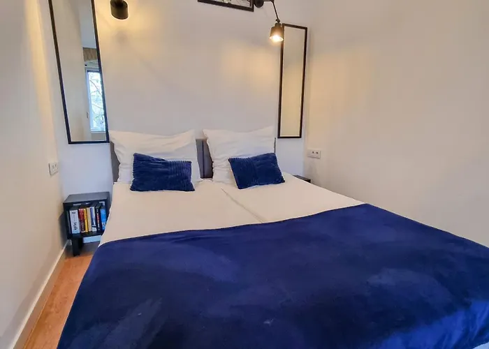 Bialy Kruk Vis-a-vis Jasnej Gory * Czestochowa