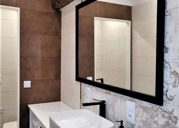 Bialy Kruk Vis-a-vis Jasnej Gory Czestochowa