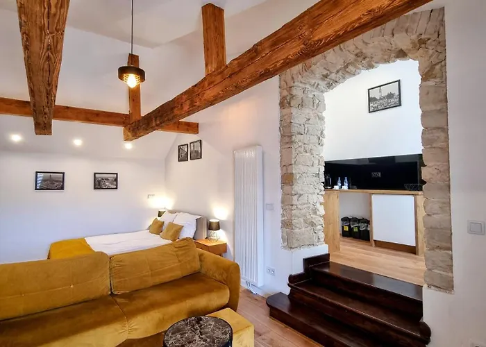 Bialy Kruk Vis-a-vis Jasnej Gory Czestochowa