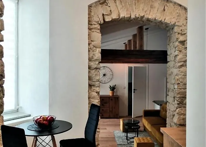 Bialy Kruk Vis-a-vis Jasnej Gory * Czestochowa