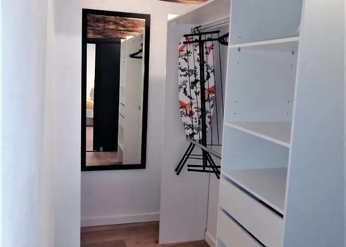 Bialy Kruk Vis-a-vis Jasnej Gory Czestochowa