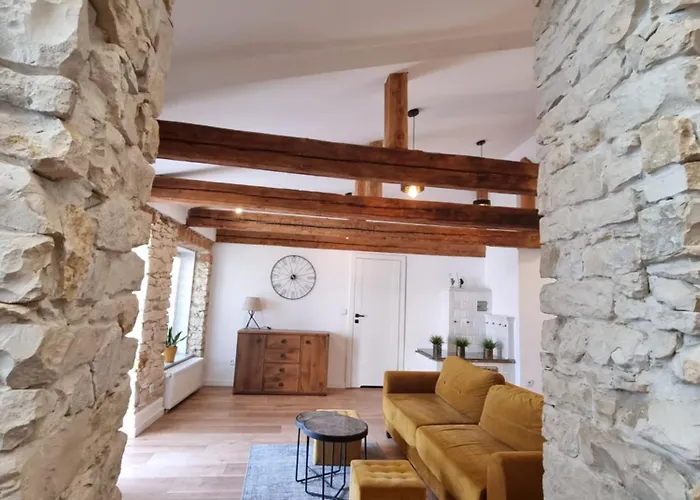 Bialy Kruk Vis-a-vis Jasnej Gory *